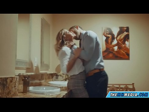 ❤️ Kui rinnakas blondiin võrgutab sind avalikus tualettruumis ❤❌ Pornovideo at et.watchhentai.ru ﹏